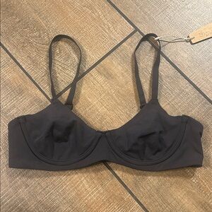 SKIMS buttery Soft Bra BNWT 34A
